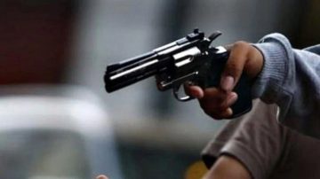 Salvaje asalto a un joven: le quitaron la moto, lo obligaron a subir a un auto y lo abandonaron, casi desnudo, en el monte