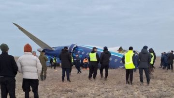 Un avión de Azerbaijan Airlines se estrelló en Kazajistán: 39 muertos y 28 sobrevivientes