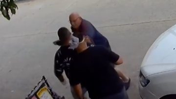 La esposa del policía que mató a su vecino por poner música lo defendió: “Se lo merecía”