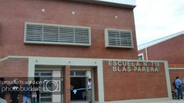 Padres desenmascaran a la mujer que escrachó a una docente de la escuela Blas Parera: escandaloso modus operandi