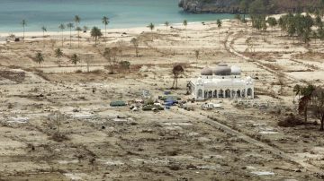 Indonesia conmemoró 20 años del devastador tsunami de 2004 con un homenaje en la mezquita que resistió en la zona cero