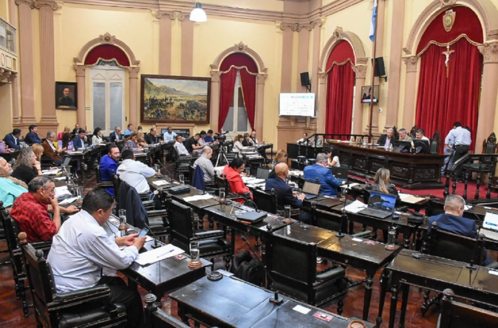 En plena sesión, diputadas se dijeron de todo: “Vas a tener que levantar los dientes del piso”
