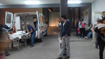 Dos niños a bordo de un ciclomotor chocaron con una camioneta y terminaron en el CePSI