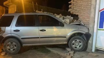Una pareja desnuda y alcoholizada protagonizó un accidente durante los festejos de Navidad