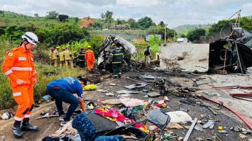 Tragedia en Brasil: triple choque en Minas Gerais deja al menos 38 muertos