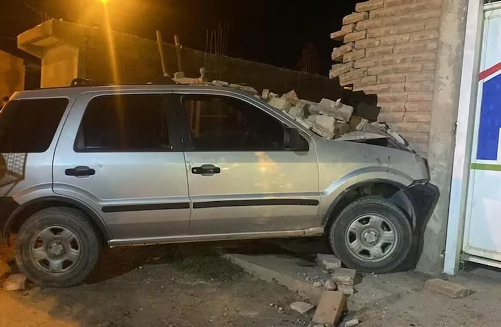 Una pareja desnuda y alcoholizada protagonizó un accidente durante los festejos de Navidad