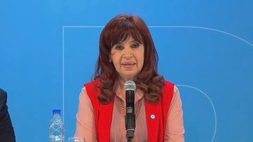 Cristina tomó la posta del Partido Justicialista y asumió como la presidenta