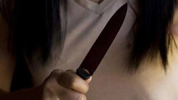 Mujer ingresó armada a Sion Automotores y amenazó con dañar los vehículos si no le entregan el suyo