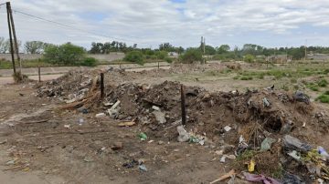 Hallaron un cadáver en estado de descomposición en un baldío de La Banda