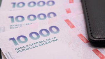 El Gobierno fijó un aumento de 6% para el salario mínimo en cuatro tramos: llegará a $296.832 en marzo