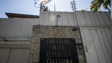 El Gobierno expresó su preocupación por la “alarmante” situación de los asilados en Caracas