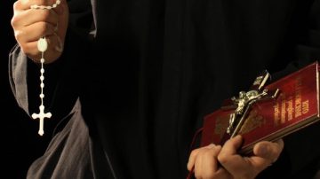 Insólito: sacerdote exorcizó a una niña en un hospital público y desató un escándalo