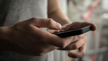 “Te vamos a reventar la casa…”: los mensajes amenazantes a un santiagueño en su celular