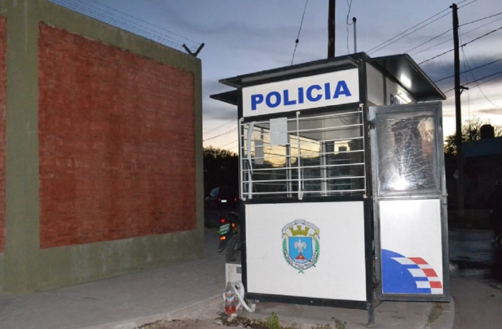 “Pisculichi” atacó a su madre con un cuchillo y destrozó una garita policial