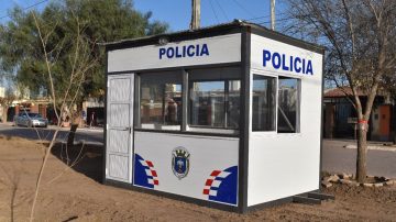 Un grupo de adolescentes atacó a pedradas a una garita policial