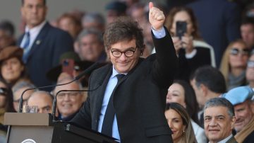 Milei promete al campo bajar las retenciones en 2025