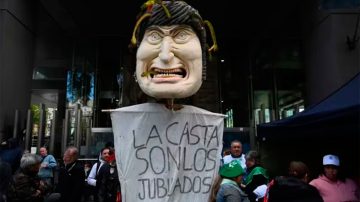 Brutal ajuste: el Gobierno de Milei redujo en casi medio billón de pesos la partida para jubilaciones