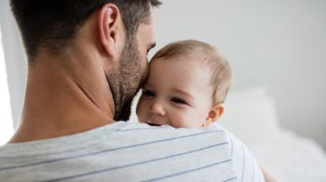 En Argentina, la licencia por paternidad dura dos días; en Suecia, ocho meses