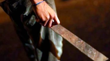 Violento robo en La Banda: agreden a un hombre con machete para sacarle $500