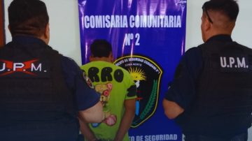 Pillaron a un motochorro forcejeando con una mujer, lo detuvieron y esclarecieron un segundo hecho