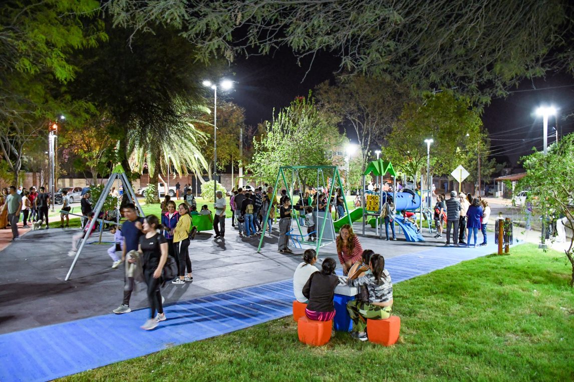 La Capital habilitó ocho espacios verdes en diferentes barrios en 2024 para el encuentro y las actividades recreativas de las familias