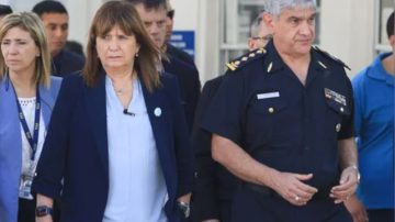 El jefe de la Policía Federal usó un avión de la fuerza para llevar a familiares a su casamiento