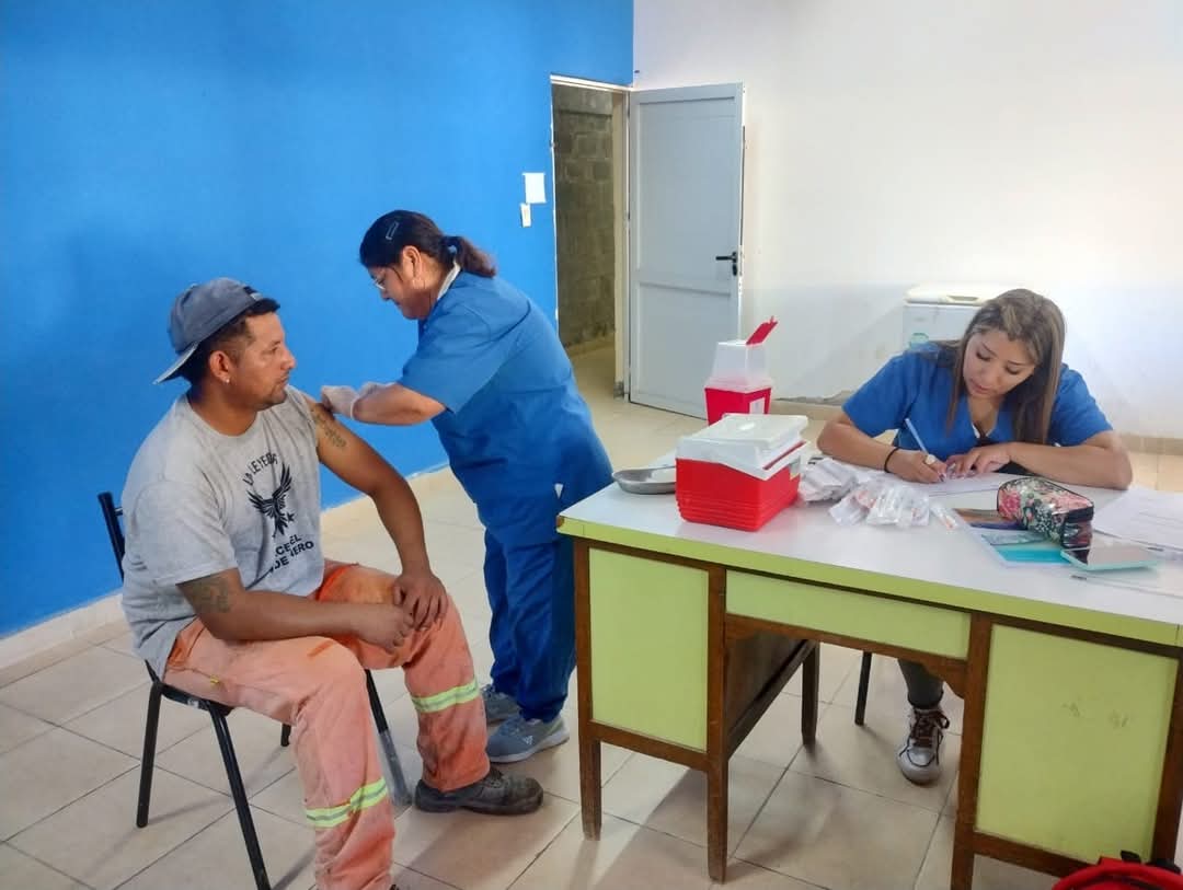 Los Centros de Salud de la Municipalidad de Capital continúan con la campaña de vacunación contra el dengue
