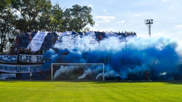 Una bala de goma impactó en el ojo de un hincha durante disturbios en cancha de Sarmiento