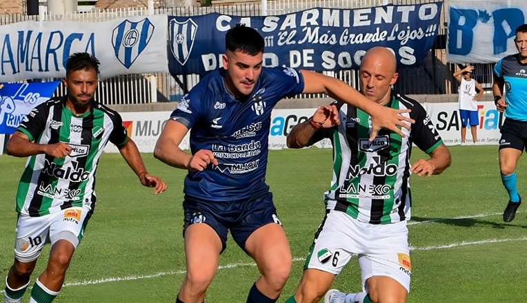 Sarmiento se impuso con autoridad ante Villa Mitre y tiene una chance más por el ascenso