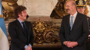 ¿En qué quedamos? Sturzenegger le bajó el tono al anuncio de Milei de eliminar 90% de los impuestos