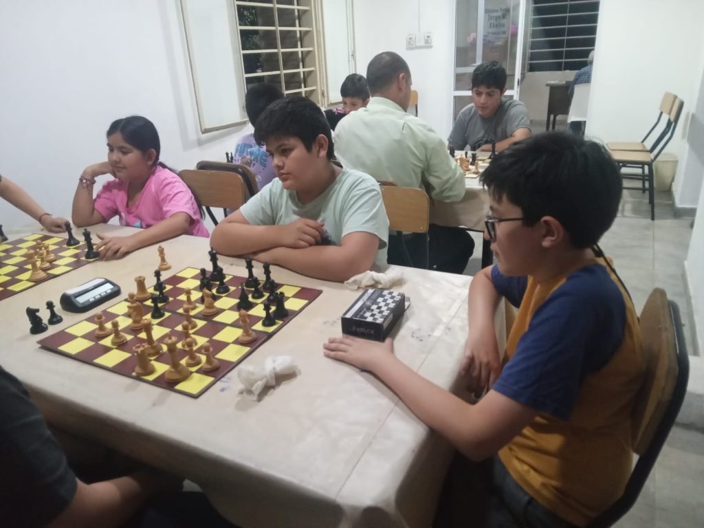 Invitan al torneo de ajedrez en la Biblioteca Popular Jorge W. Ábalos del barrio Autonomía