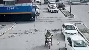 El verdadero sin miedo a nada: conductores no respetan la barrera baja y arriesgan sus vidas