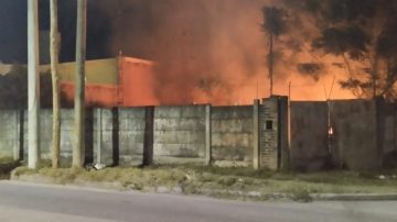 Incendio afecta a vivienda en el barrio Las Moras