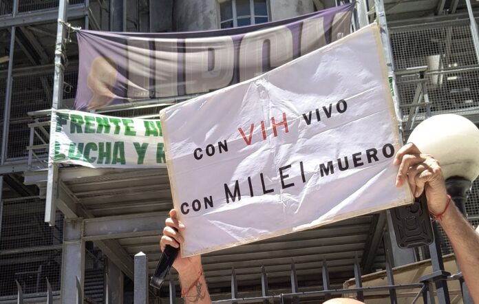 Avanza la motosierra en Salud: echaron al 40% de los trabajadores de la dirección de VIH, Hepatitis y Tuberculosis