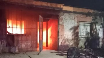 Un feroz incendio en el barrio 8 de Abril dejó a una familia sin pertenencias