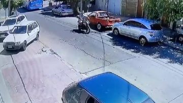 VIDEO | Un colectivero quiso ayudar a un hombre que era asaltado, los ladrones dispararon y mataron a una pasajera