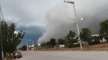 Impactante video: salieron de trabajar y quedaron atrapados en el tornado que golpeó San Luis