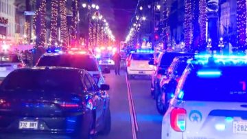 Tragedia en Nueva Orleans: un camión embistió y mató a al menos 10 personas en pleno festejo de Año Nuevo