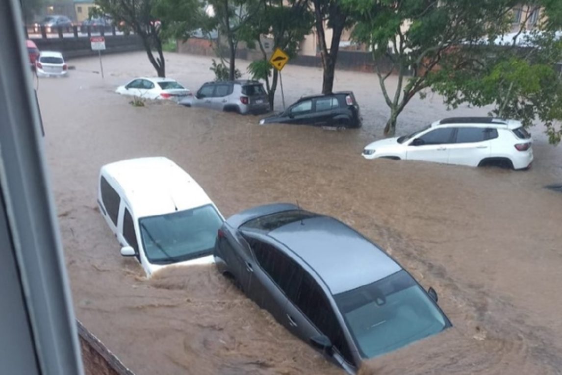VIDEO | Caos en el sur de Brasil provoca inundaciones en Camboriú y Florianópolis