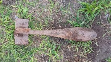 Cavaban un pozo para colocar una pileta y encontraron una bomba