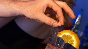 B° Villa del Carmen: drogaron a una joven y abusaron de ella