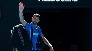Djokovic se retiró lesionado y entre abucheos por la semifinal del Australian Open