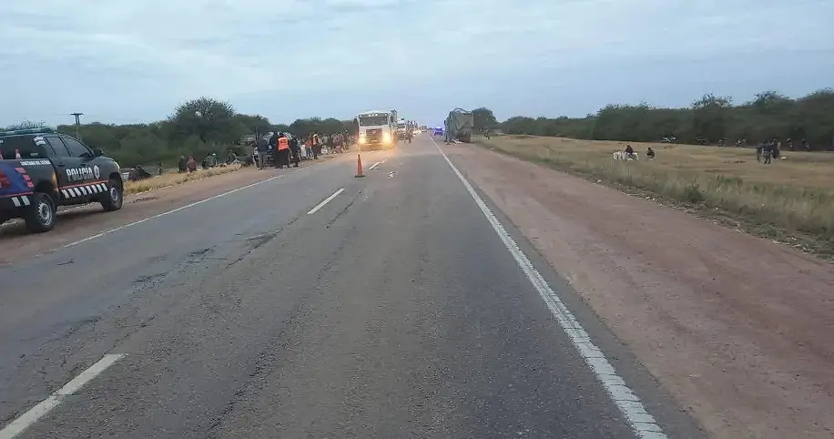 Un policía federal y dos jóvenes heridos en un vuelco en la Ruta 34