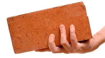 Quimilí: joven fue atacado a golpes y ladrillazos mientras bebía con amigos