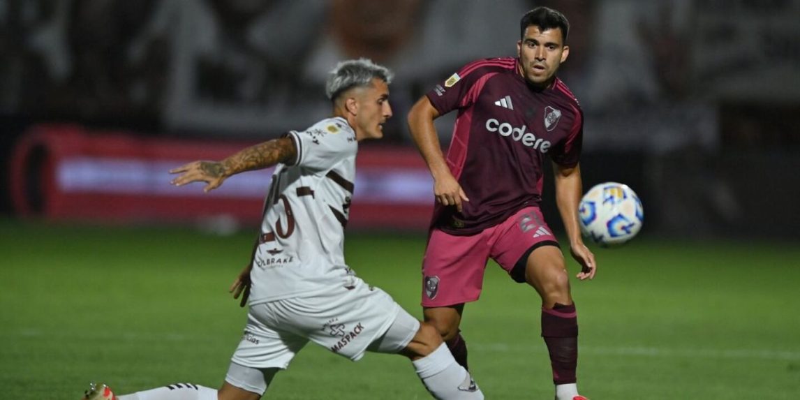 Como visitante, River Plate rescató un punto en su debut ante un duro Platense