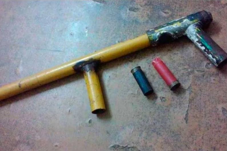 Un vecino la amenazó con una “tumbera” y realizó dos disparos
