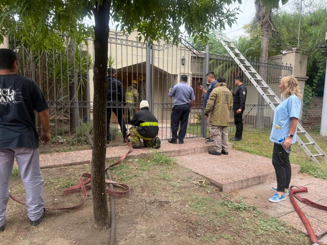 VIDEO: Tensión por el incendio de una vivienda en el B° Cabildo