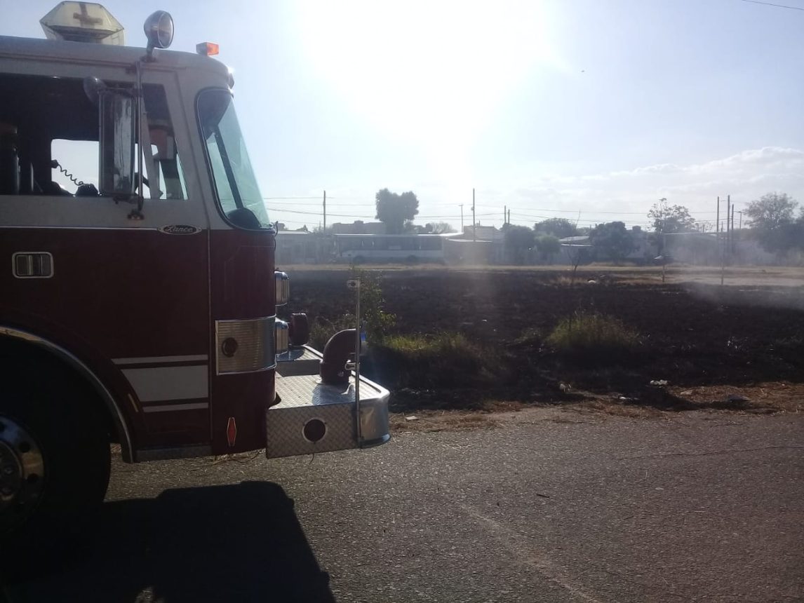 Bomberos voluntarios sofocaron un incendio de pastizales en el barrio Borges 1ra Ampliación