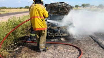 Bomberos Voluntarios sofocaron el incendio de un vehículo en la Ruta 9