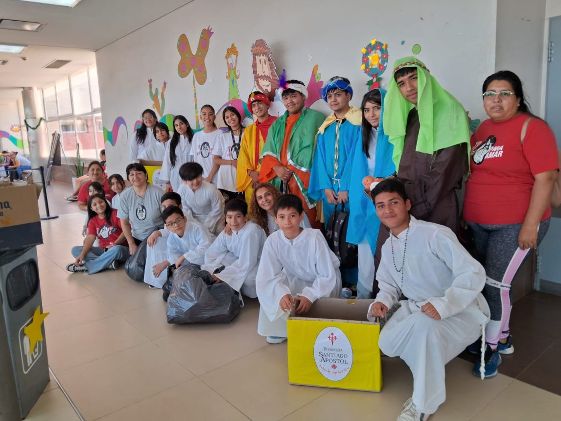 Monaguillos de Santiago Apóstol llevaron el espíritu navideño al CIS Banda